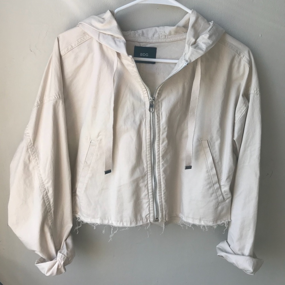 BDG URBAN OUTFITTERS WHITE CROPPED UTILITY JACKET